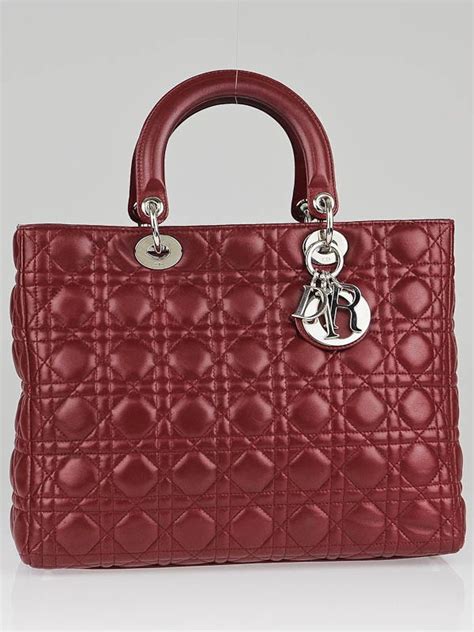 handtasche von dior bordeaux|Dior Book Tote Bag Cannage Samt mit Stickerei in Bordeaux.